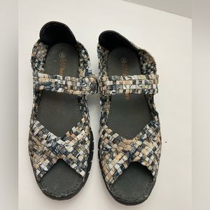 Bernie mev.  Size 40 Black Tan White